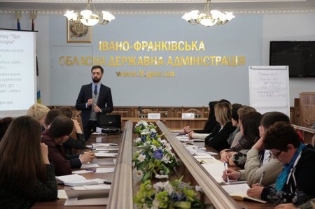 На Прикарпатті обговорювали нові повноваження з надання послуг у ЦНАП