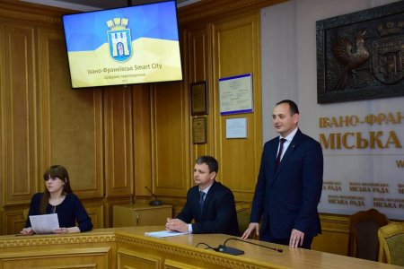 Івано-Франківський ЦНАП відвідала делегація з 20 міст України