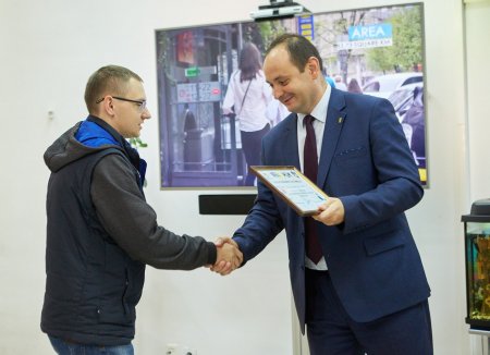 В Центрі надання адміністративних послуг м. Івано-Франківська відбулося урочисте вручення свідоцтв про народження дитини