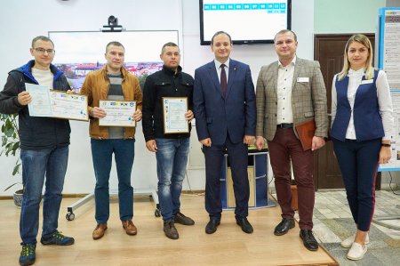 В Центрі надання адміністративних послуг м. Івано-Франківська відбулося урочисте вручення свідоцтв про народження дитини