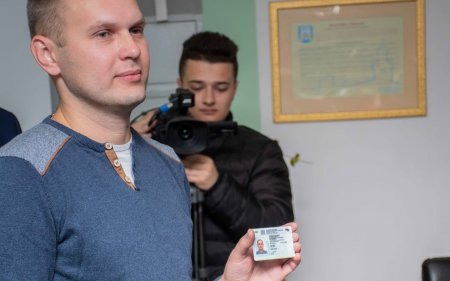 В Центрі надання адміністративних послуг м. Івано-Франківська розпочали видачу посвідчень водія та реєстрацію транспортних засобів