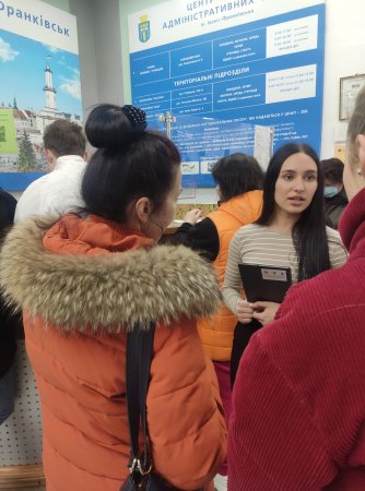 ЦНАП м.Івано-Франківська отримав планшети в рамках реалізації проєкту "Покращення доступу вразливих груп населення до якісних адміністратвиних послуг" що реалізується ПРООН