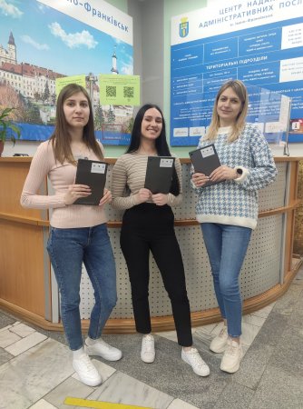 ЦНАП м.Івано-Франківська отримав планшети в рамках реалізації проєкту "Покращення доступу вразливих груп населення до якісних адміністратвиних послуг" що реалізується ПРООН