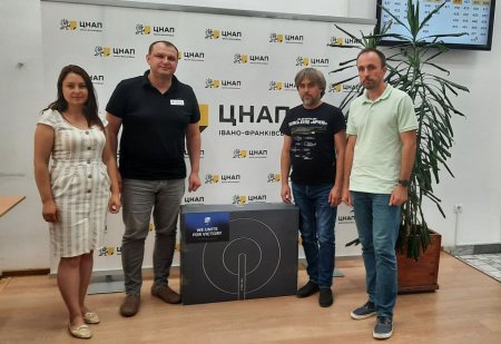 ЦНАП м.Івано-Франківська отримав Starlink від Львівського ІТ кластеру та Івано-Франківської ОВА